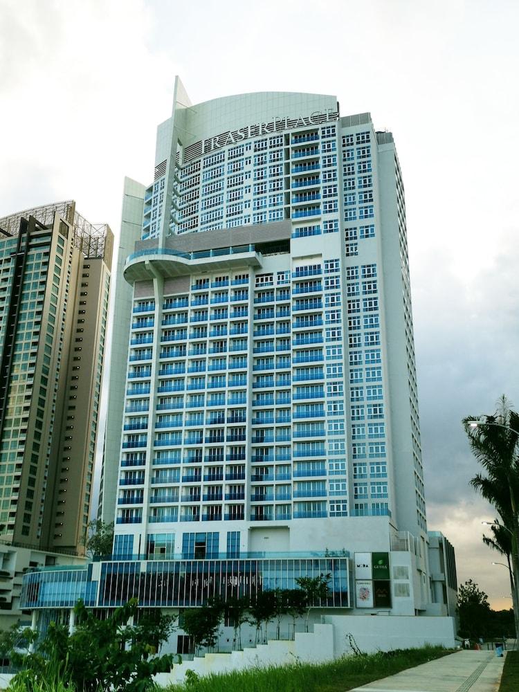 Fraser Place Puteri Harbour Nusajaya  Bagian luar foto The hotel in 2015
