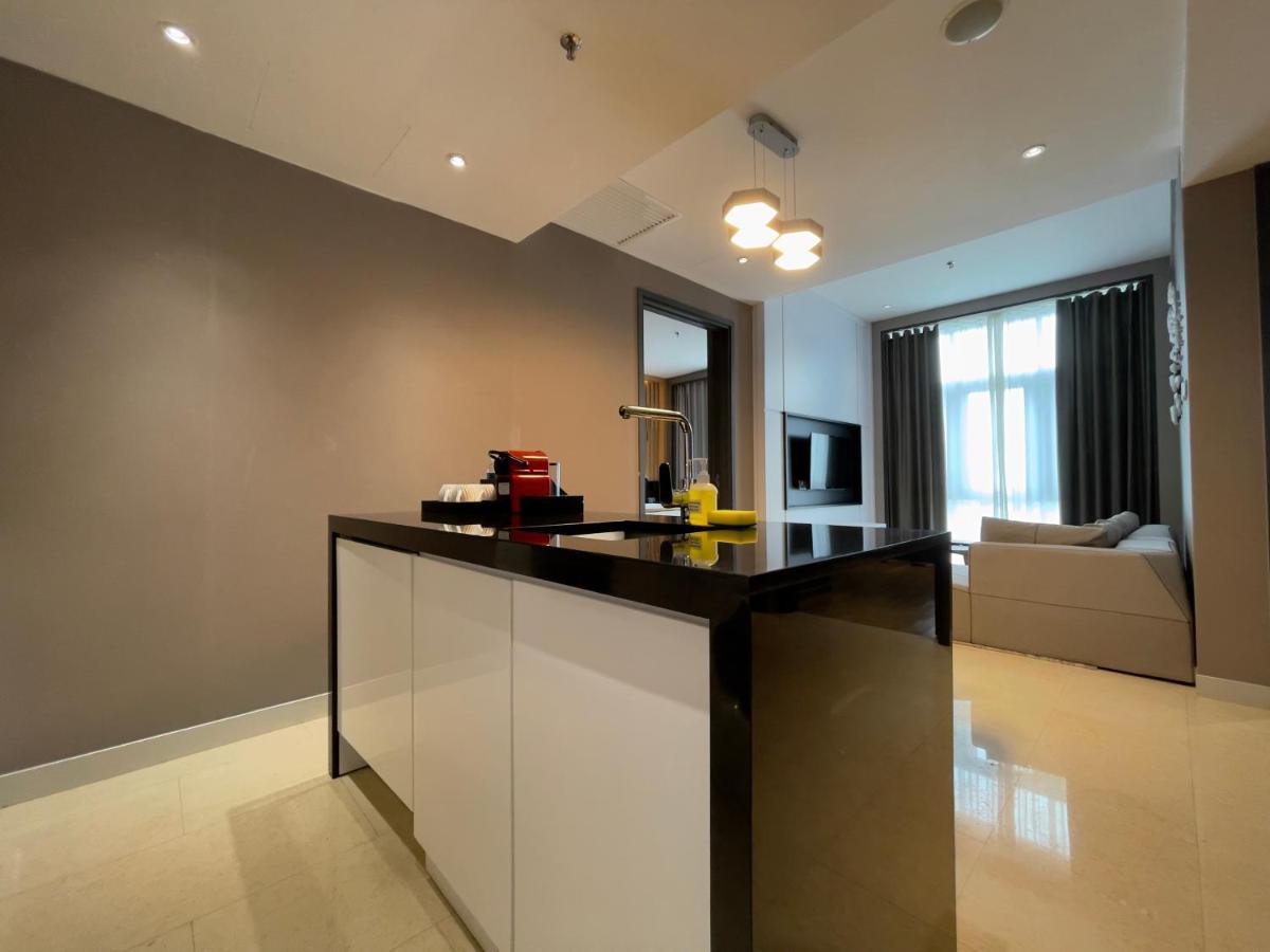 Fraser Place Puteri Harbour Nusajaya  Bagian luar foto A kitchen island in a condominium