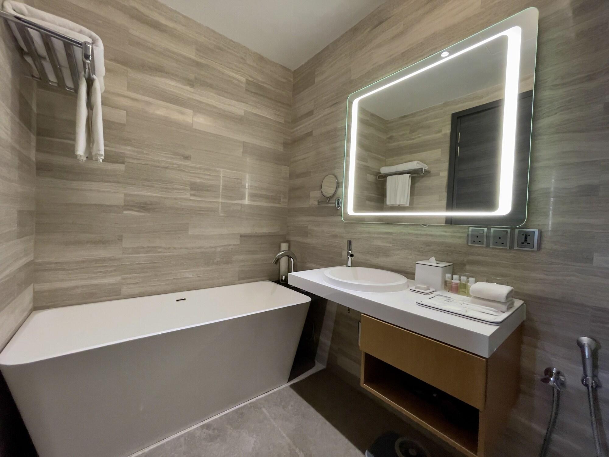 Fraser Place Puteri Harbour Nusajaya  Bagian luar foto Bathroom