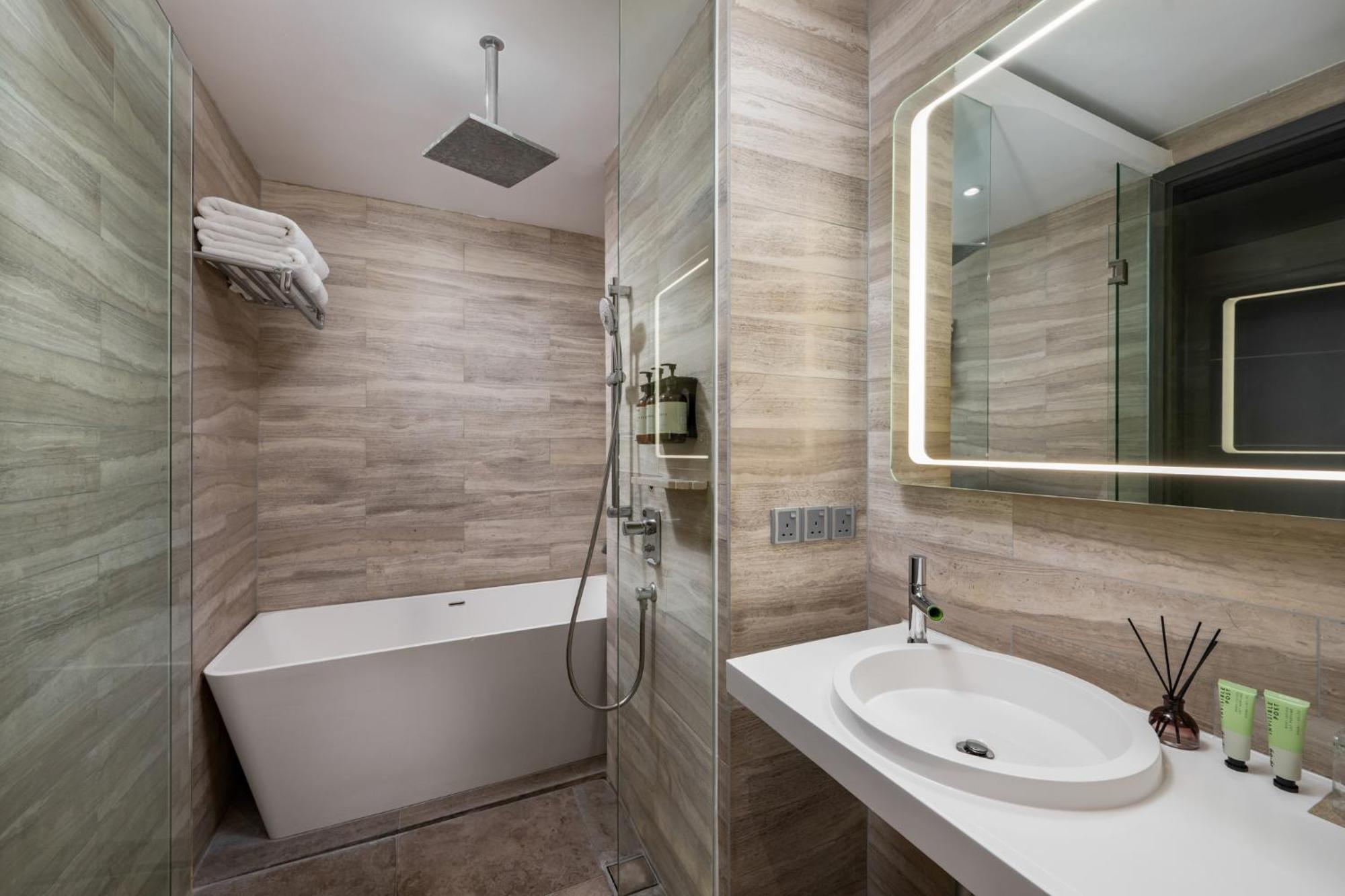 Fraser Place Puteri Harbour Nusajaya  Bagian luar foto Bathroom