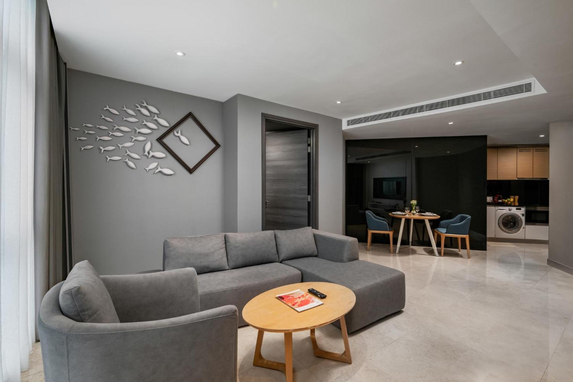 Fraser Place Puteri Harbour Nusajaya  Bagian luar foto A living room in a serviced apartment in Singapore