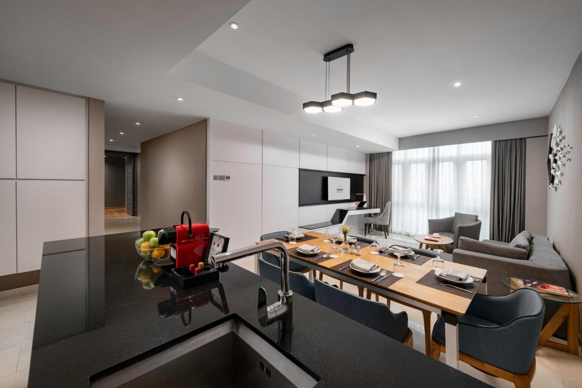 Fraser Place Puteri Harbour Nusajaya  Bagian luar foto A modern kitchen in China