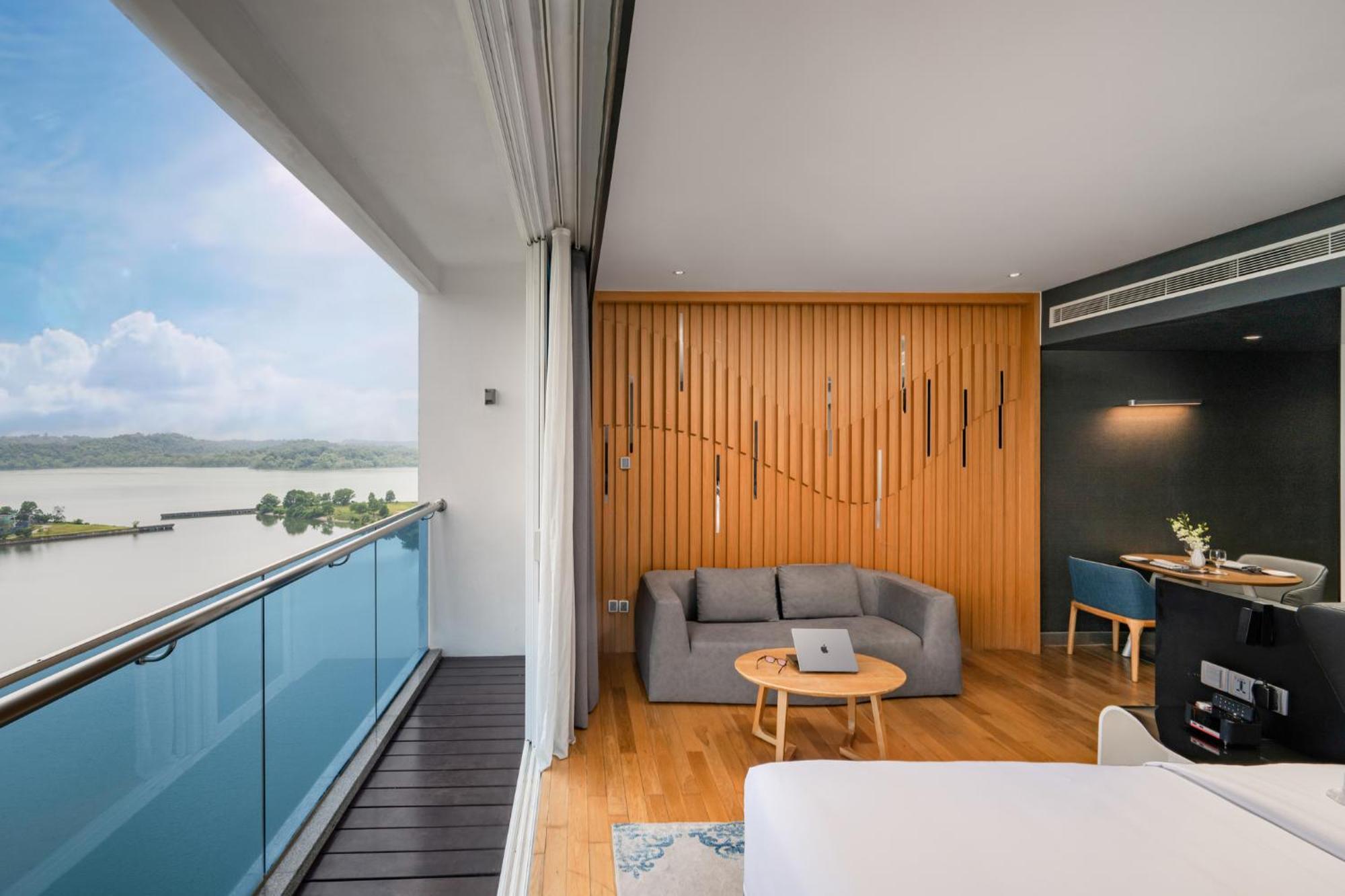 Fraser Place Puteri Harbour Nusajaya  Bagian luar foto A suite at the hotel