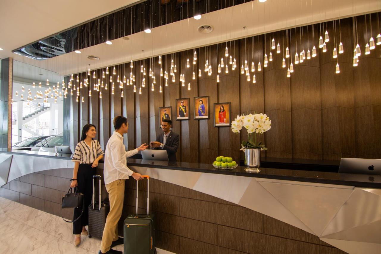 Fraser Place Puteri Harbour Nusajaya  Bagian luar foto The lobby of the hotel